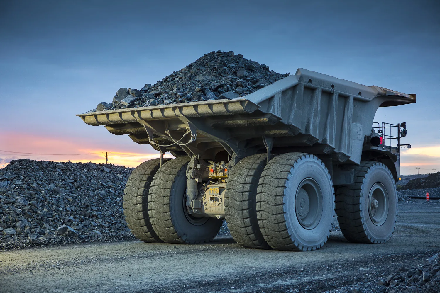 Camión cargado de minerales estratégicos